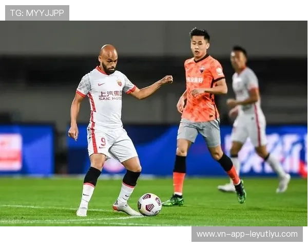 战术演变：高位逼抢回潮，球队防守效率显著提升，高位进攻