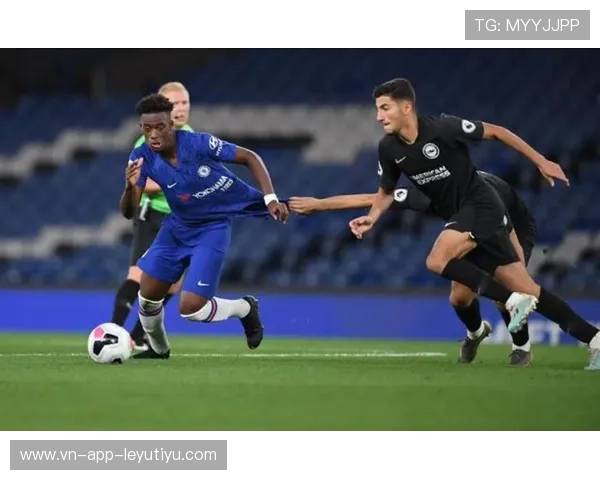 切尔西边路推进形成宽度 切尔西边路推进形成宽度